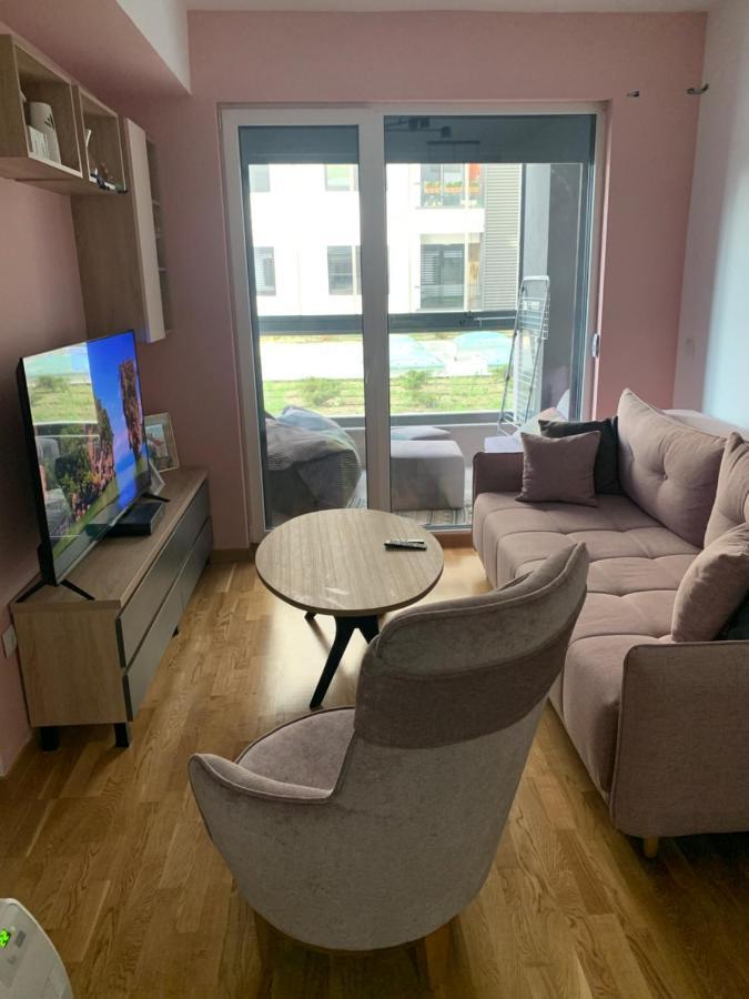 Pink Modern Apartment Skopje Esterno foto