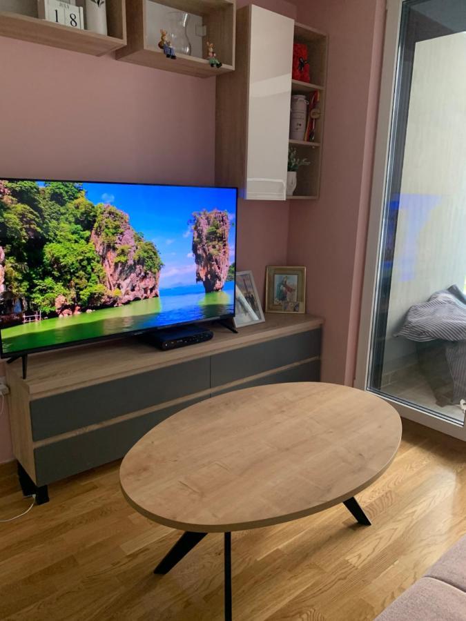 Pink Modern Apartment Skopje Esterno foto