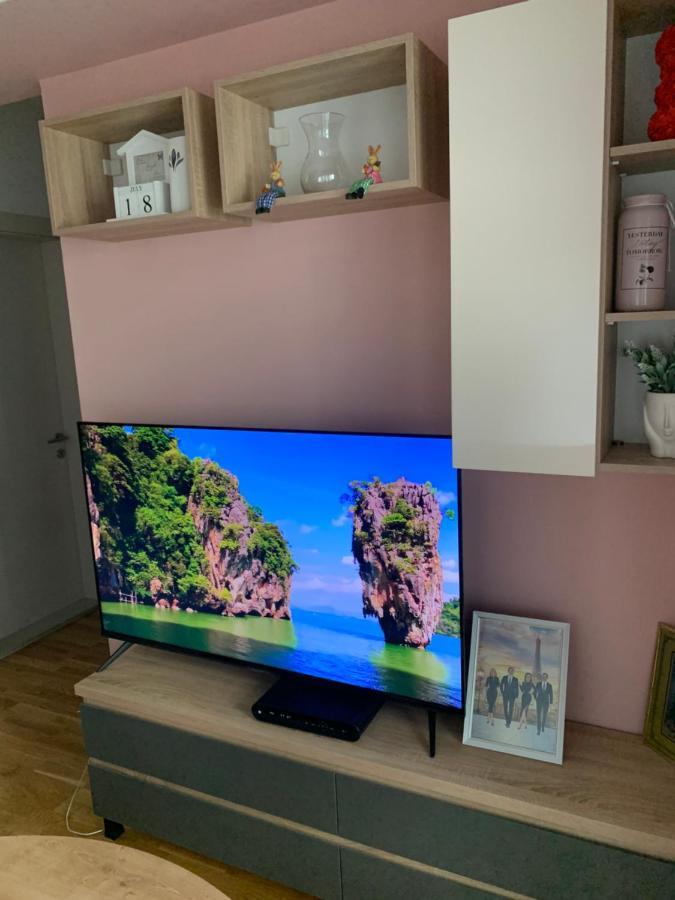 Pink Modern Apartment Skopje Esterno foto