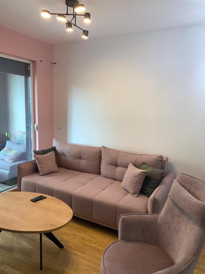 Pink Modern Apartment Skopje Esterno foto
